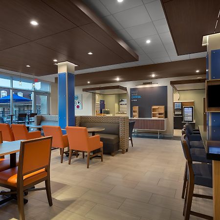 Holiday Inn Express & Suites - Fayetteville South By Ihg Buitenkant foto
